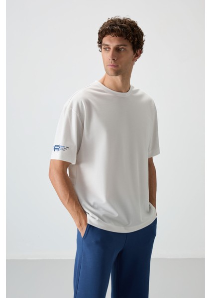 Ekru Pamuklu Kalın Yüzeyi Dokulu Oversize Fit Baskılı Erkek T-Shirt - 88369