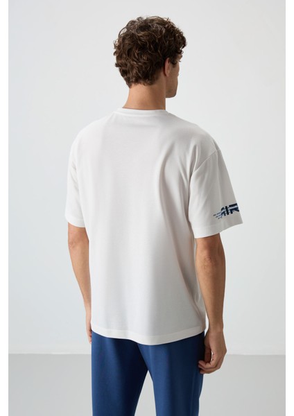 Ekru Pamuklu Kalın Yüzeyi Dokulu Oversize Fit Baskılı Erkek T-Shirt - 88369