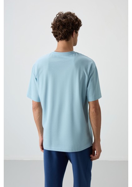 Açık Mavi Pamuklu Kalın Yüzeyi Dokulu Oversize Fit Baskılı Erkek T-Shirt - 88368