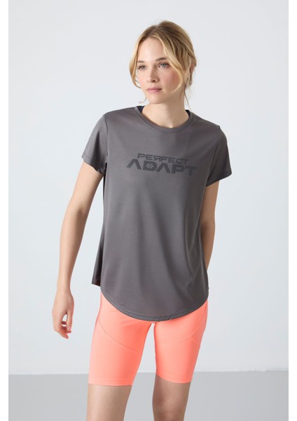 Koyu Gri Polyester Nefes Alan Dokulu İnce Esnek Standart Fit Performans Kadın T-Shirt - 97283 fırsatları