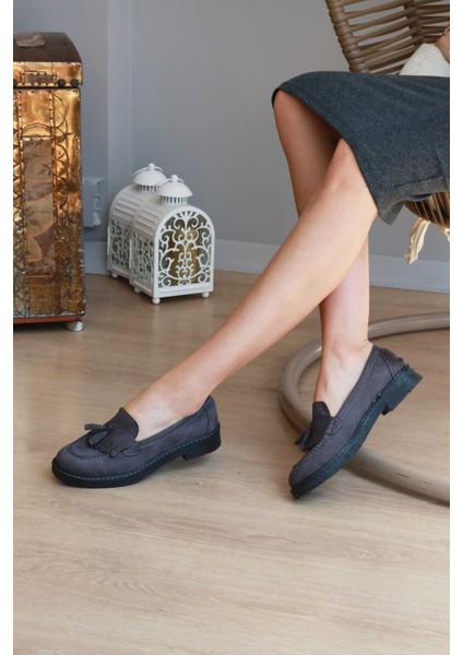 Püskül Detaylı Süet Kadın Loafer