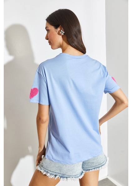 Kadın Süzene Kalp Nakışlı Basic T-Shirt fırsatları