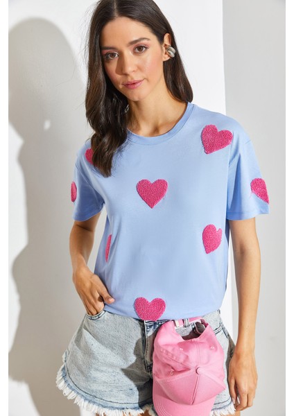 Kadın Süzene Kalp Nakışlı Basic T-Shirt