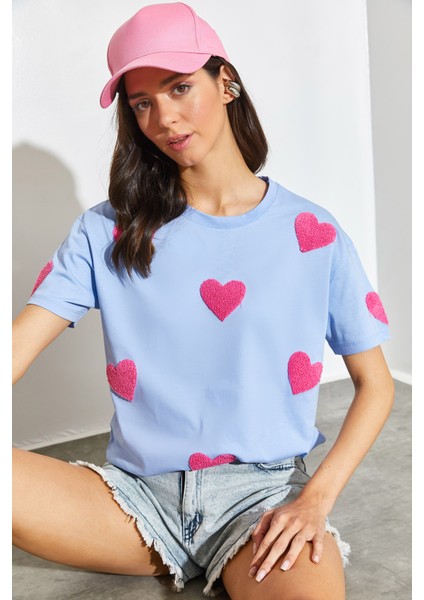 Kadın Süzene Kalp Nakışlı Basic T-Shirt