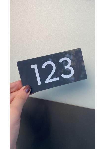 Minimal Parlak Antrasit Pleksi Kapı Numarası