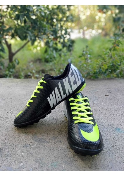 Siyah ve sarı halısaha futbol ayakkabısı, bağcıklı, çivi tipi, rahat tasarım