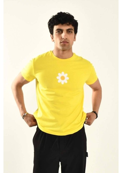 Sarı Papatya Nakış Detaylı Bisiklet Yaka T Shirt indirimleri