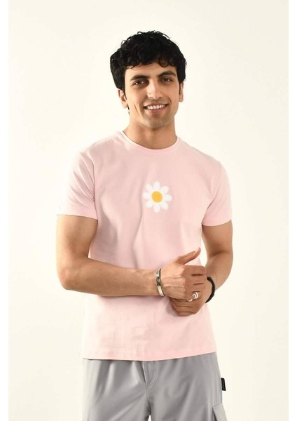 Pembe Papatya Nakış Detaylı Bisiklet Yaka T Shirt