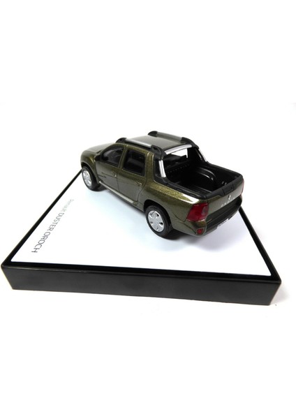 1:43 Norev 2015 Renault Duster Oroch Pick-Up 4x4