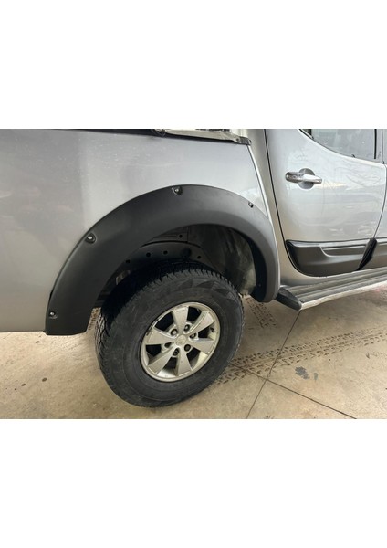 Mitsubishi L200 4 Adet Çamurluk Üstü Dodik Seti 2006-2009 Arası Uyumlu