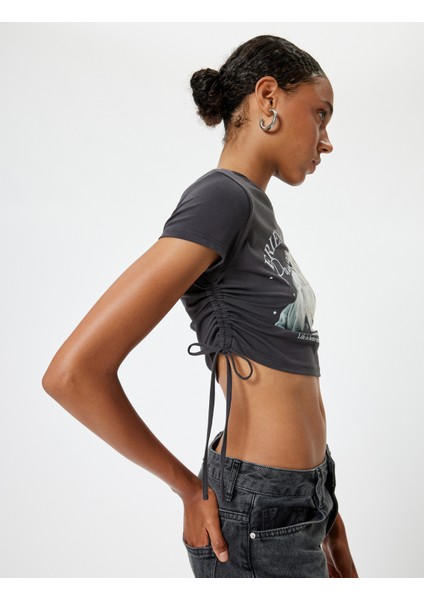 Crop T-Shirt Köpek Baskılı Büzgülü Slim Fit Bisiklet Yaka