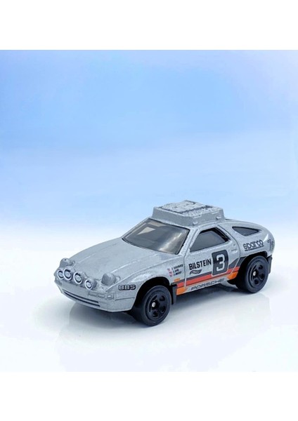 Tekli Arabalar Porsche 928S Safarı HKG46