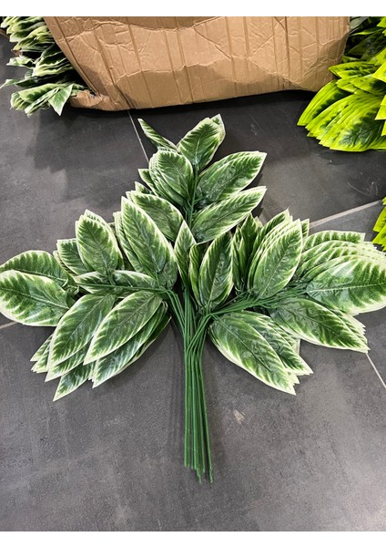 3 Dallı Ceviz Yaprağı (15 Yapraklı) (Adet) (Yeşil Beyaz) (Yapay Çiçektir)