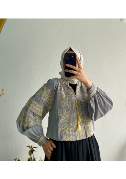 Sarı Nakış Işlemeli Bluz