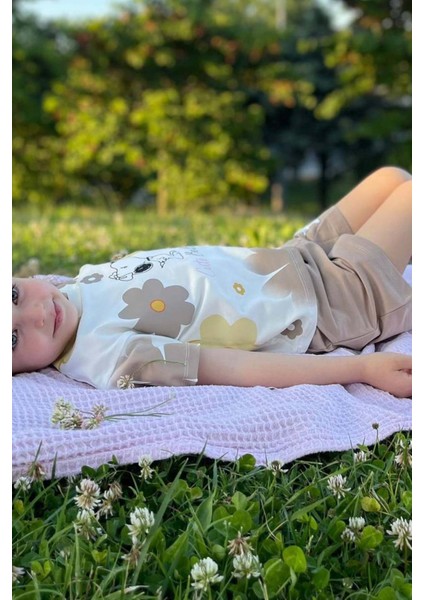 Kız Çocuk Snopy ve Çiçek Baskılı Kahverengi Şortlu Takım