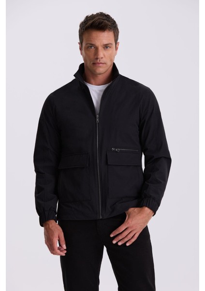 Siyah Comfort Fit Dik Yaka Mevsimlik Mont