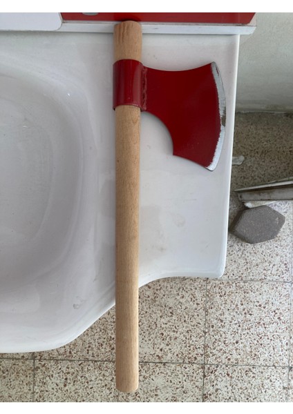 Kırmız Ahşap Saplı Balta