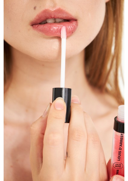 Çilek Aromalı Dudak Dolgunlaştırıcı ve Parlatıcı Lip Gloss