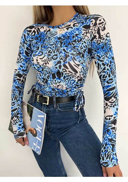 Kadın Mavi Siyah Leopar Desenli Yan Büzgü Detay Uzun Kollu Crop Bluz