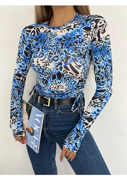 Kadın Mavi Siyah Leopar Desenli Yan Büzgü Detay Uzun Kollu Crop Bluz