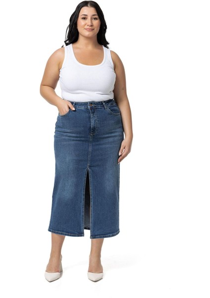 Büyük Beden Önden Yırtmaç Detaylı Beş Cepli Midi Denim Mavi Etek