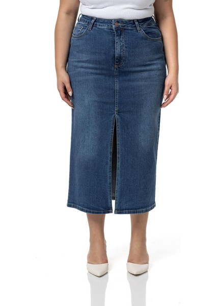 Büyük Beden Önden Yırtmaç Detaylı Beş Cepli Midi Denim Mavi Etek