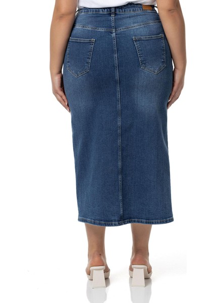 Büyük Beden Önden Yırtmaç Detaylı Beş Cepli Midi Denim Mavi Etek