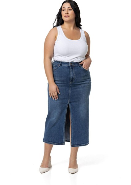Büyük Beden Önden Yırtmaç Detaylı Beş Cepli Midi Denim Mavi Etek