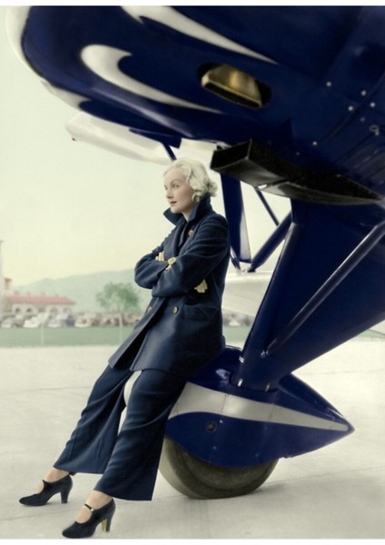 Carole Lombard And The Plane Tablo Ahşap Poster Dekoratif