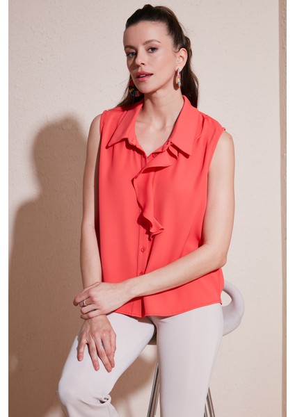 Yakası Volanlı Regular Fit Kolsuz Gömlek Bayan Gömlek 611GO0110