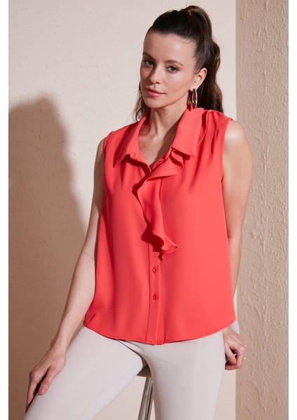 Yakası Volanlı Regular Fit Kolsuz Gömlek Bayan Gömlek 611GO0110
