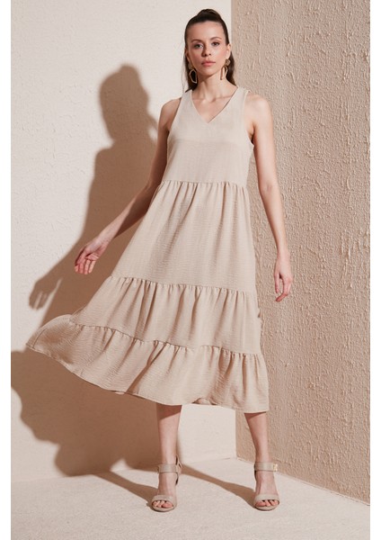 Relaxed Fit V Yaka Volanlı Midi Elbise Kadın Elbise 611EL011 fiyatları