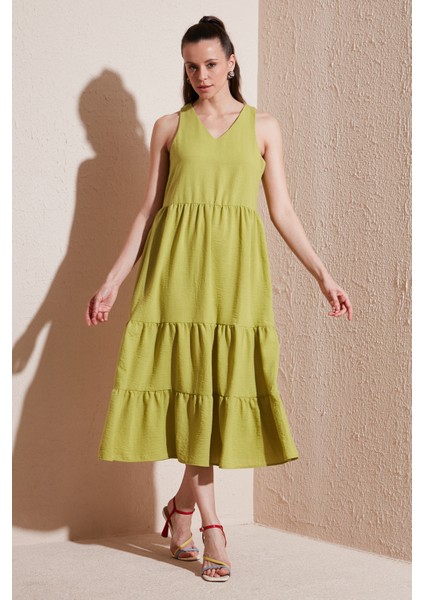 Relaxed Fit V Yaka Volanlı Midi Elbise Kadın Elbise 611EL011 fiyatları