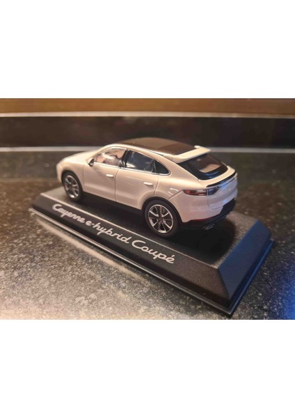 1/43 Porsche Cayenne E-Hybrid Coupe 2019