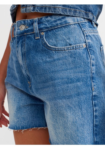 71514 Paçası Kesik Orta Boy Denim Şort-Mavi