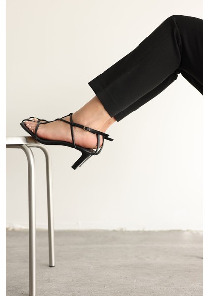 Ince Bantlı Topuklu Ayakkabı fiyatları