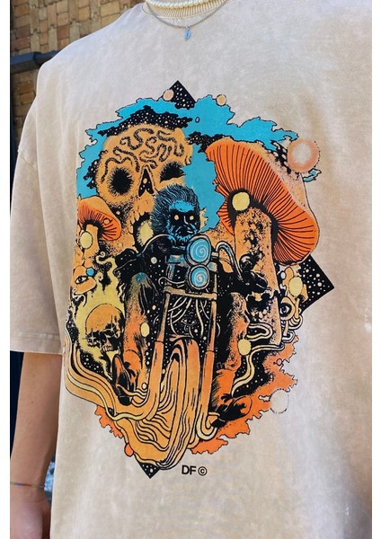 Oversize Graphic Baskılı Sand Yıkamalı T-Shirt