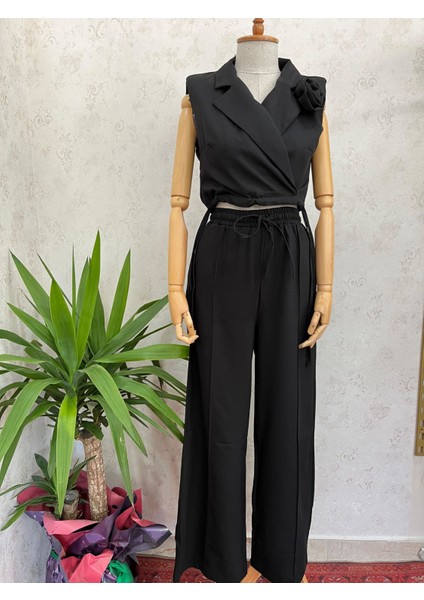 Cof Butik Gül Detaylı Crop Pantolonlu Takım Siyah