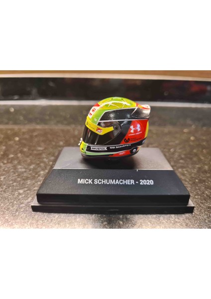 1/8 Mick Schumacher 2020 Formula 2 Champion Helmet