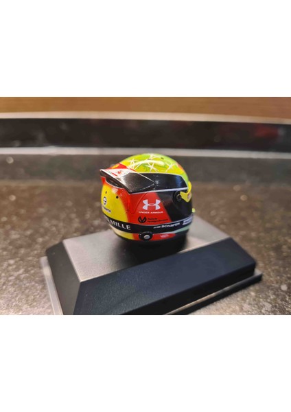 1/8 Mick Schumacher 2020 Formula 2 Champion Helmet