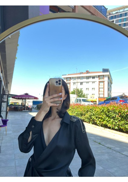 Omuzu Taş Dökümlü Saten Gömlek - Siyah Renk