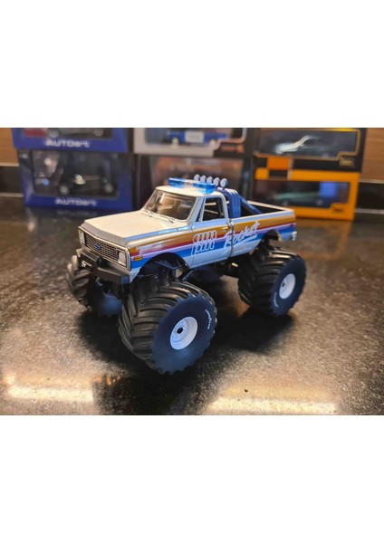1/43 Chevrolet K-10 1972 Rocket Monster Truck