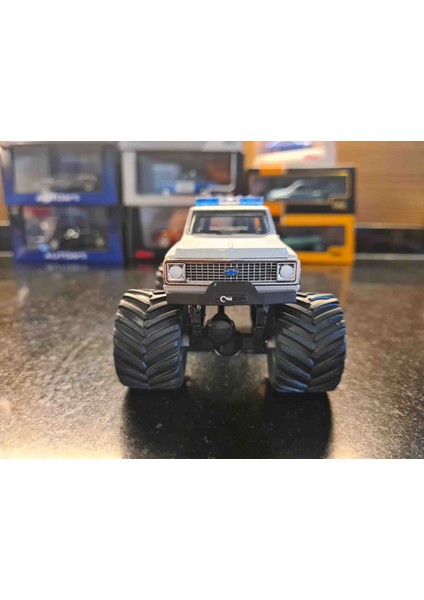 1/43 Chevrolet K-10 1972 Rocket Monster Truck modelleri