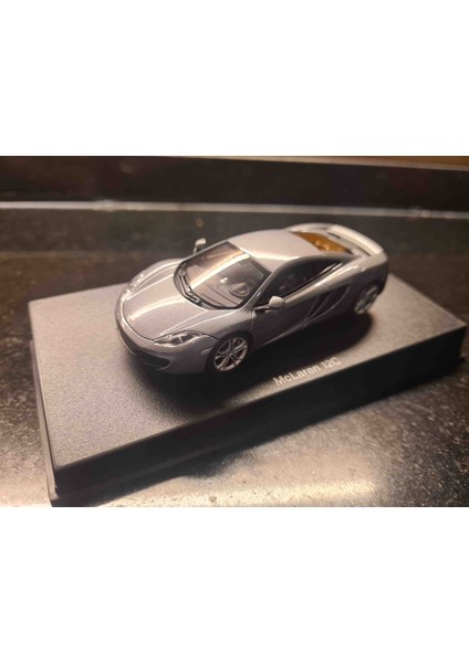 1/43 Mclaren MP4-12C 2011