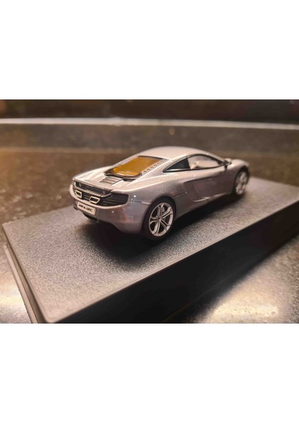 1/43 Mclaren MP4-12C 2011