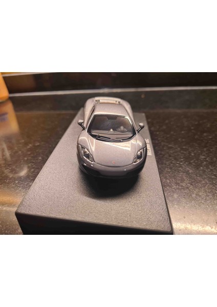 1/43 Mclaren MP4-12C 2011