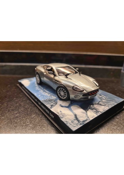 1/43 Aston Martin V12 Vanquish James Bond 007 Die Another Day