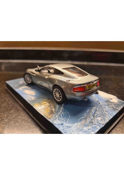 1/43 Aston Martin V12 Vanquish James Bond 007 Die Another Day