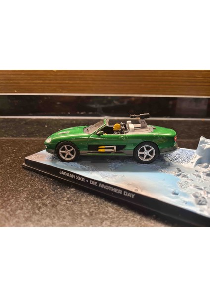 1/43 Jaguar Xkr James Bond 007 Die Another Day fiyatları