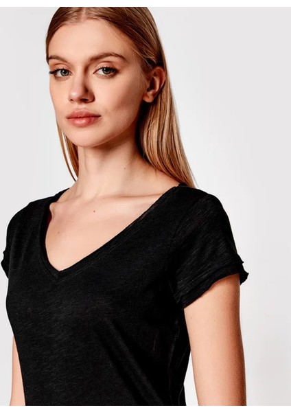 V Yaka Siyah Kadın T-Shirt 3TNHL4007 modelleri